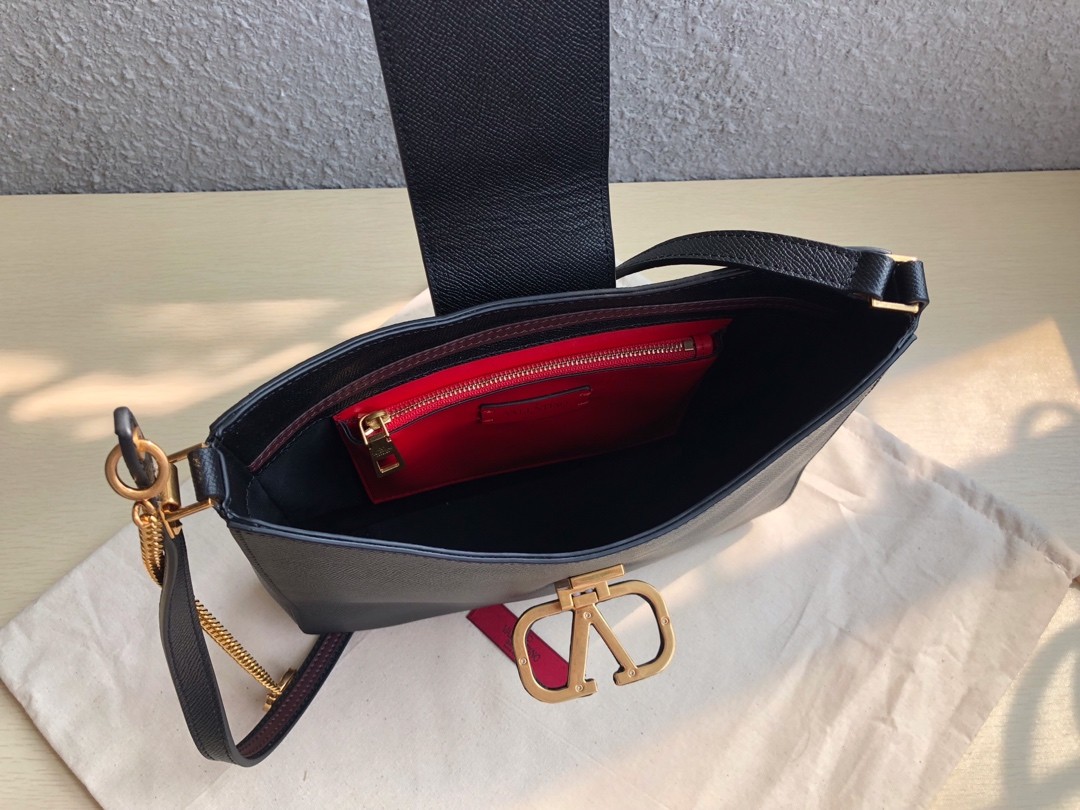 발렌티노 브이슬링 숄더백