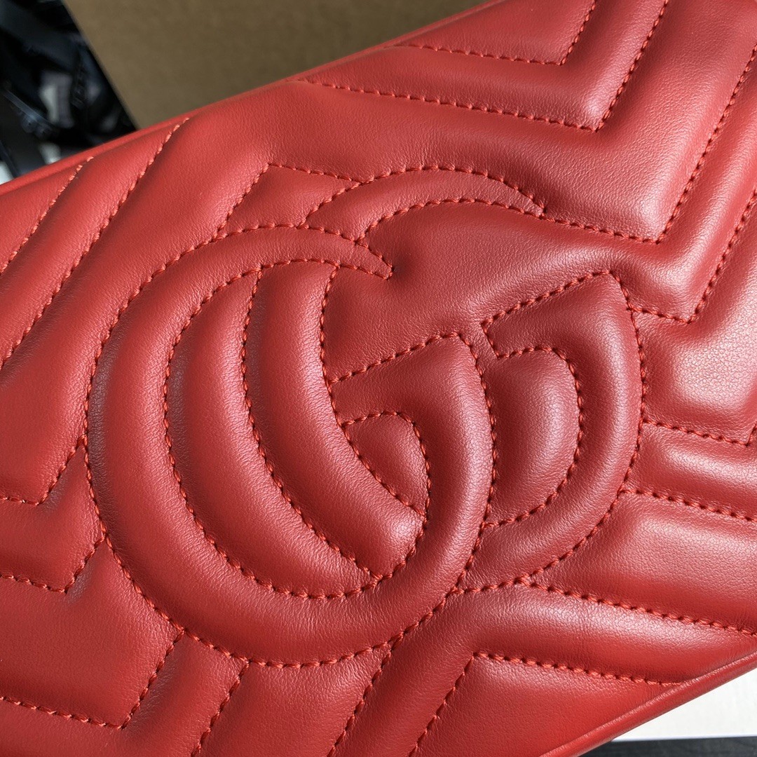 구찌 GUCCI GG 마몬트 마틀라세 쉐브론 스몰 숄더백