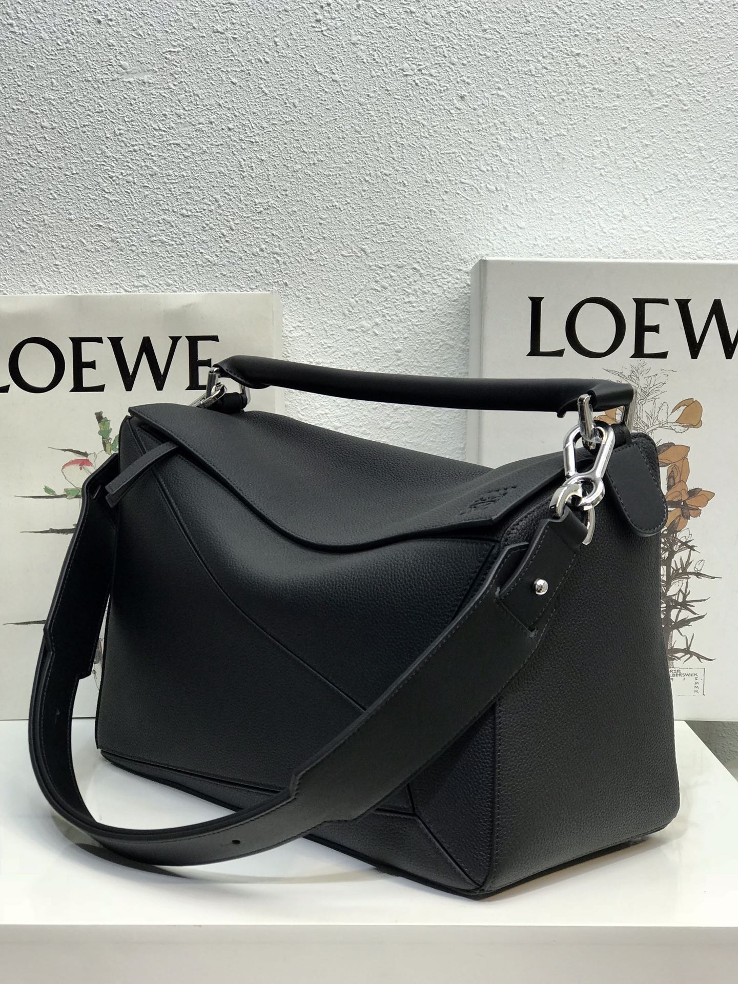 로에베 숄더 백