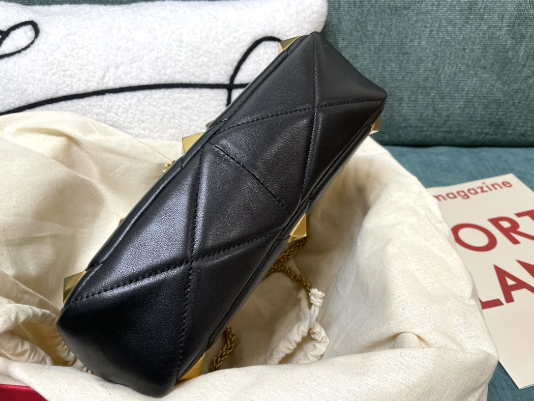 발렌티노 로만 스터드 체인백