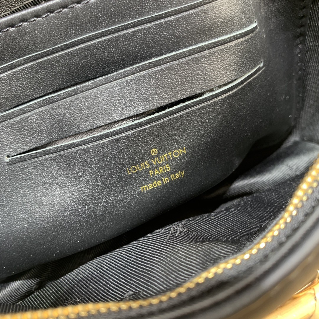 루이비통 LV Wallet on Strap 월릿 온 스트랩 숄더 백