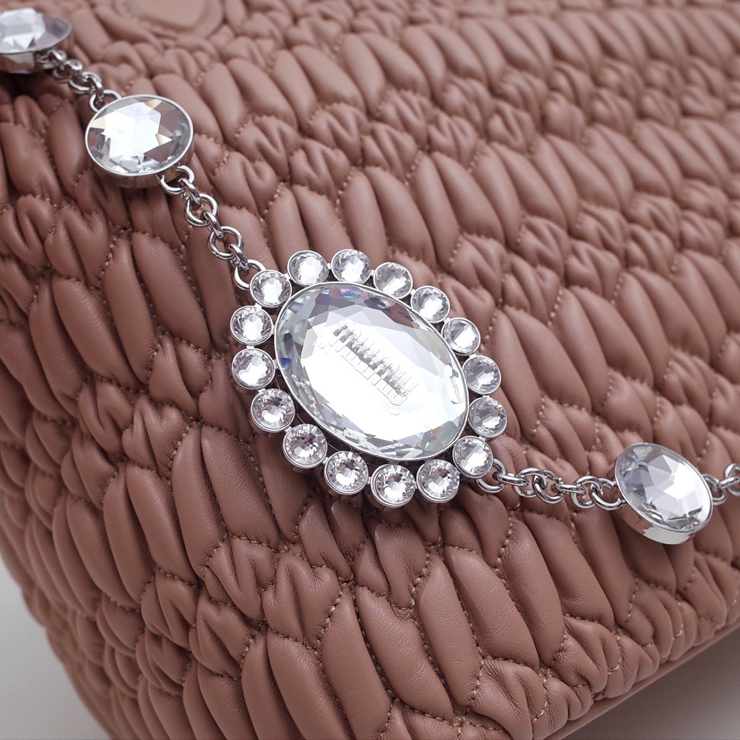 미우미우 마테라쎄 크리스탈 체인 투웨이 토트백