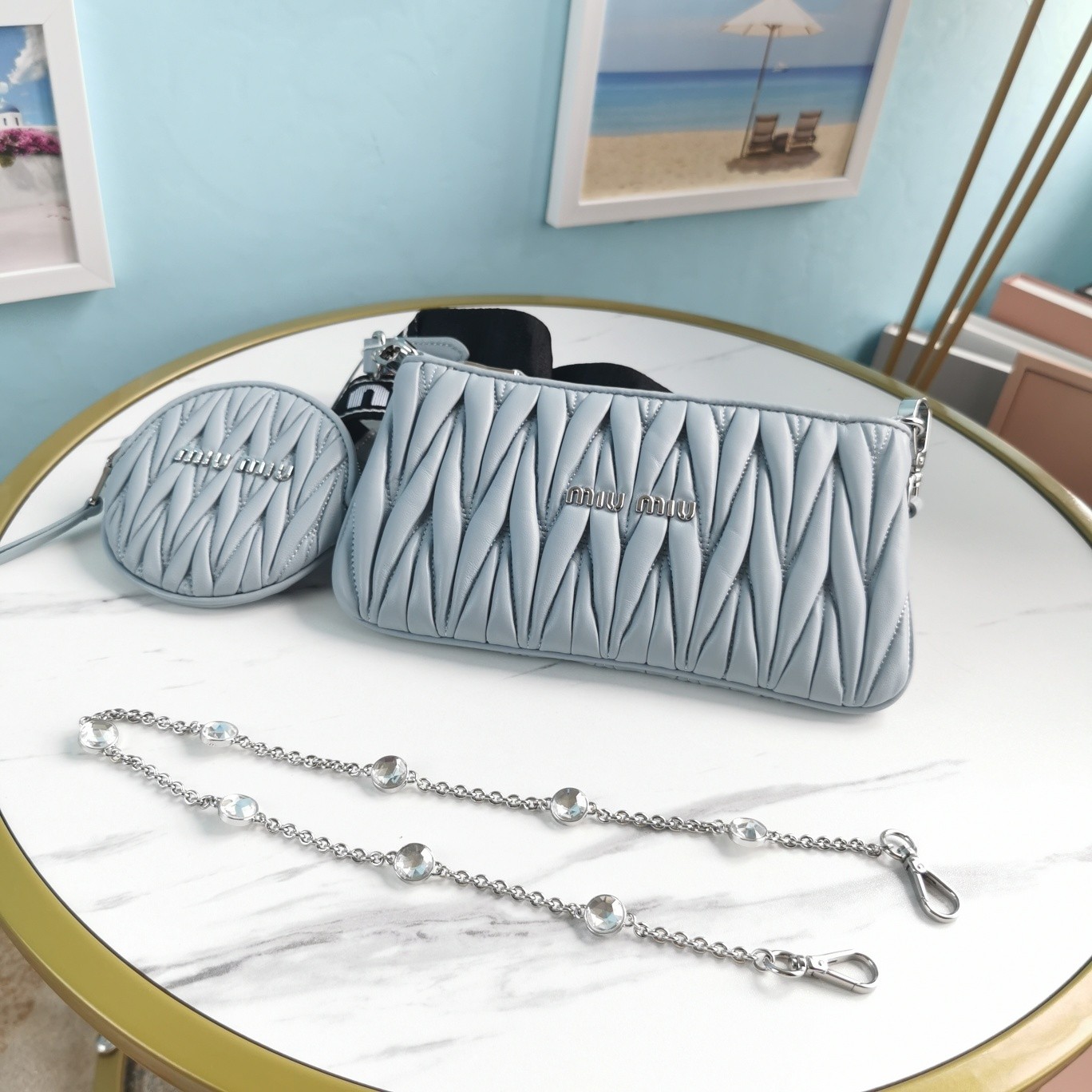 미우미우 메탈로고 마틀라세 크로스백