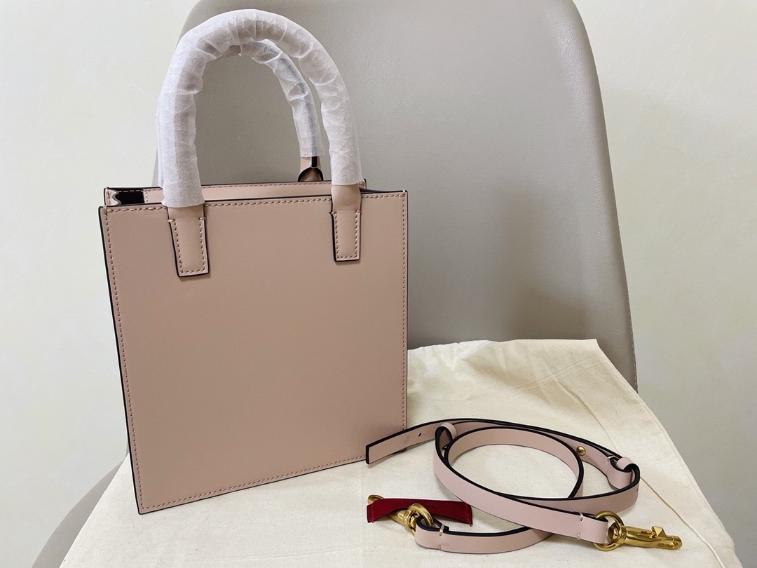 발렌티노 토트백