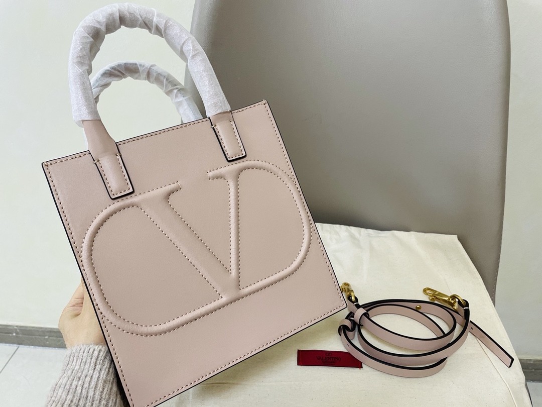 발렌티노 토트백