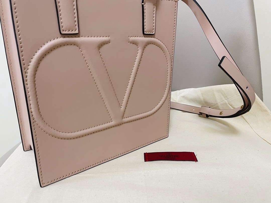 발렌티노 토트백