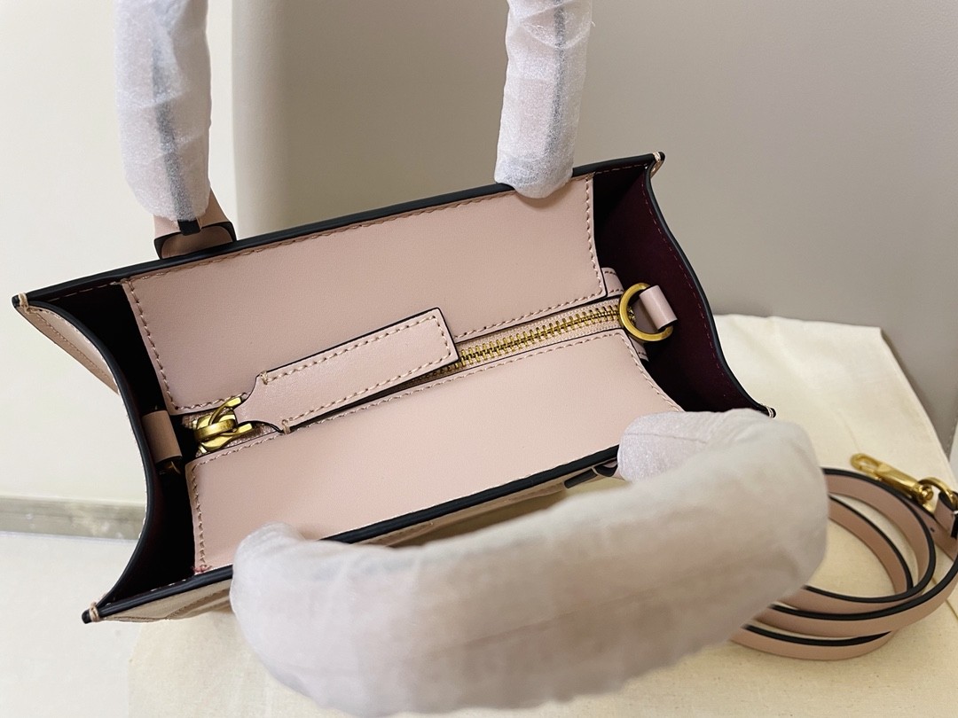 발렌티노 토트백