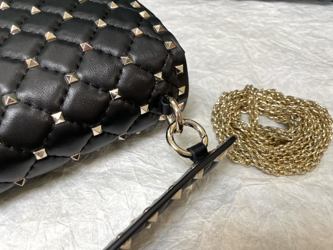 발렌티노 락스터드 스파이크 숄더백