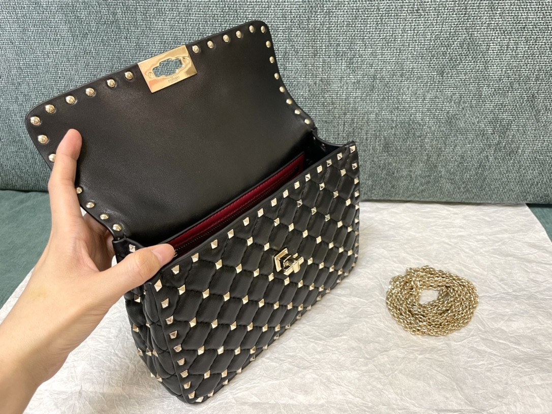 발렌티노 락스터드 스파이크 숄더백