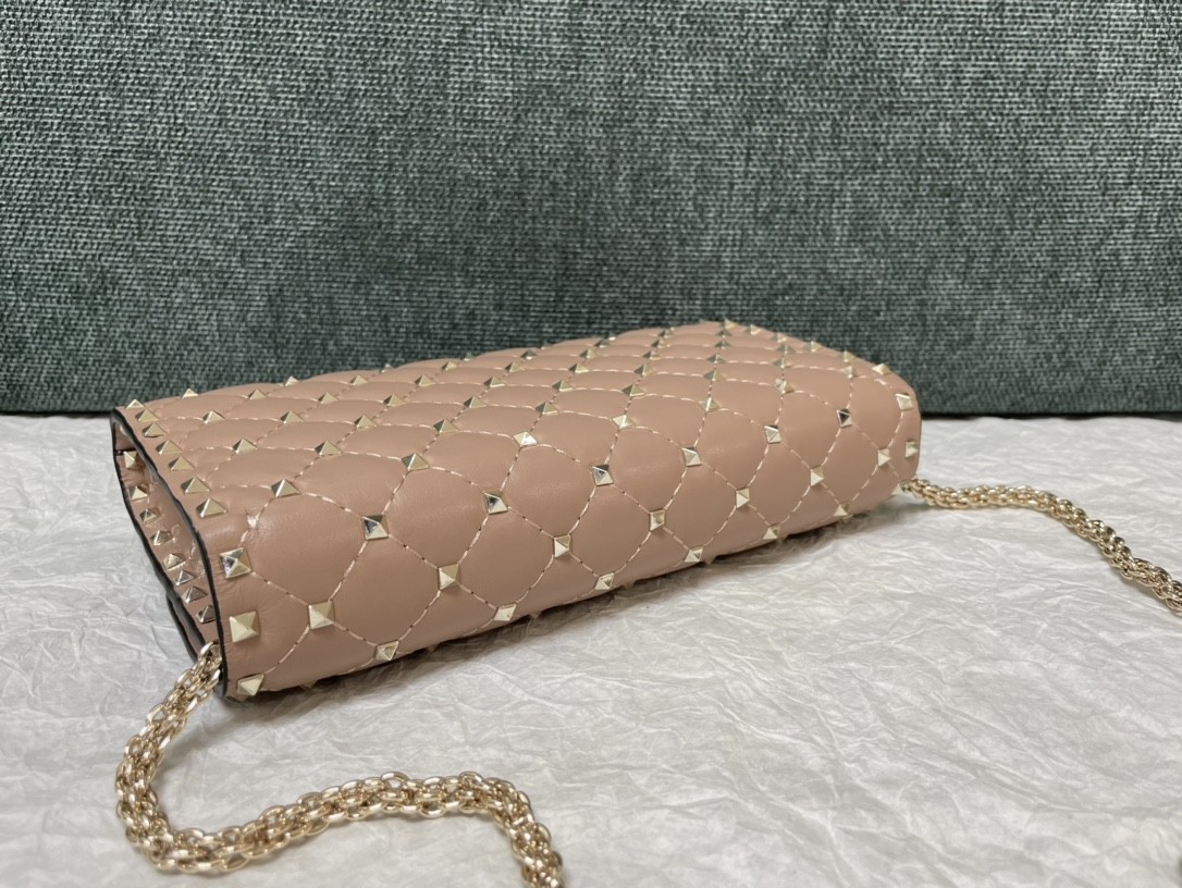 발렌티노 램스킨 락스터드 스파이크 체인백