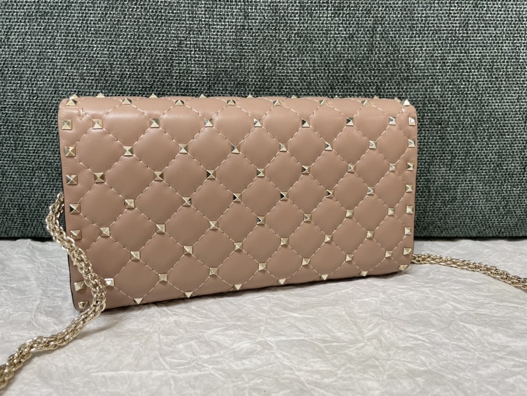 발렌티노 램스킨 락스터드 스파이크 체인백