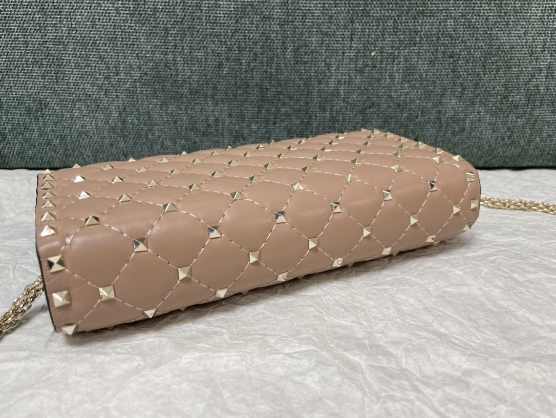 발렌티노 램스킨 락스터드 스파이크 체인백