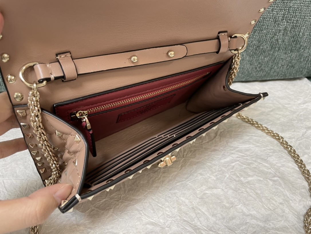 발렌티노 램스킨 락스터드 스파이크 체인백