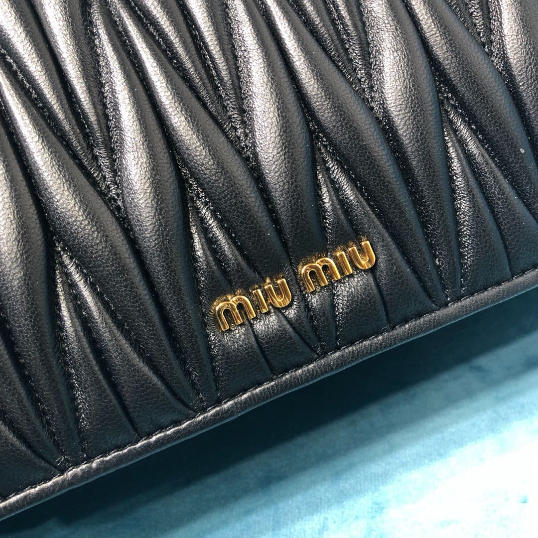 미우미우 숄더백