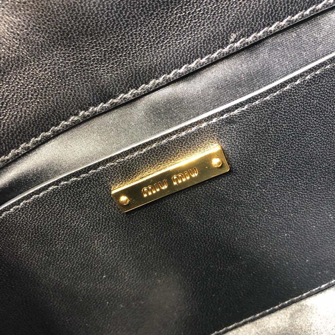 미우미우 숄더백