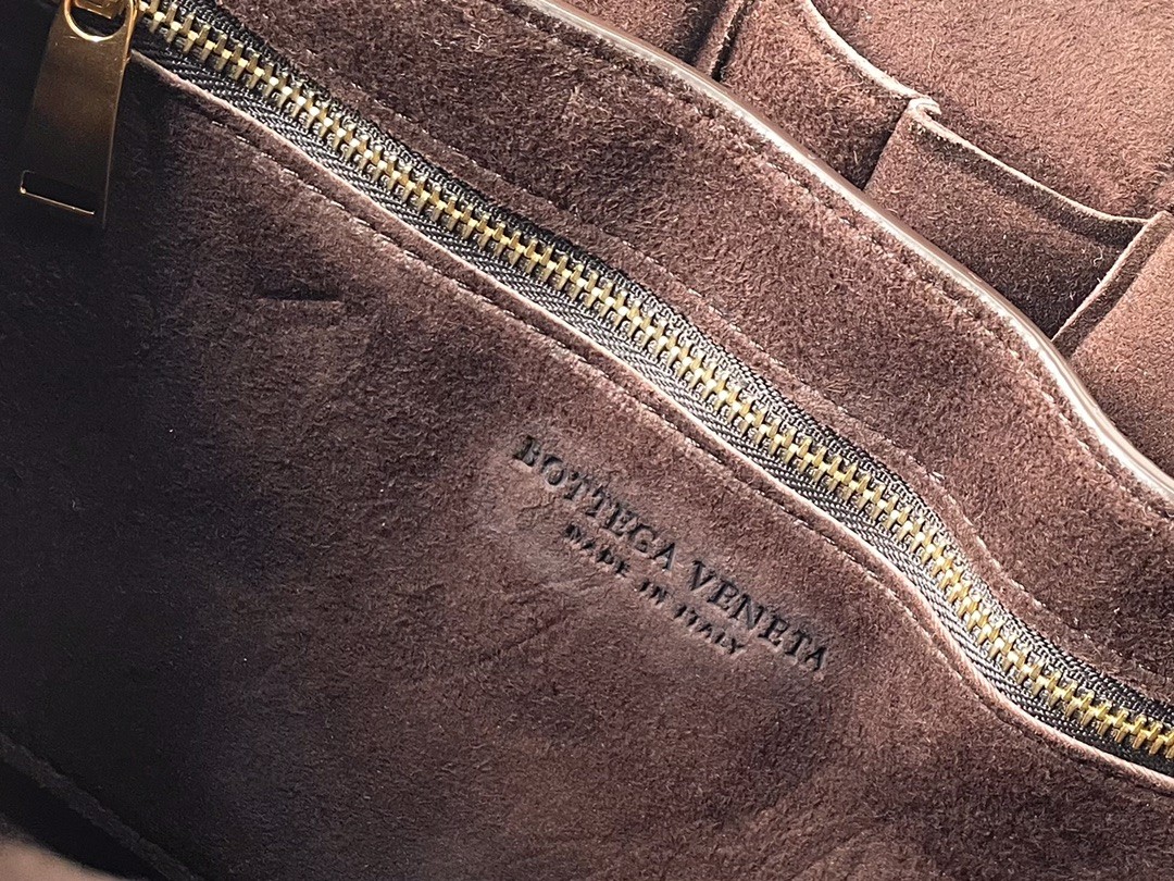 보테가베네타 숄더백