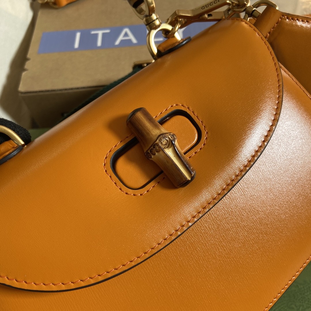 구찌 GUCCI 뱀부 1947 스몰 탑 핸들백