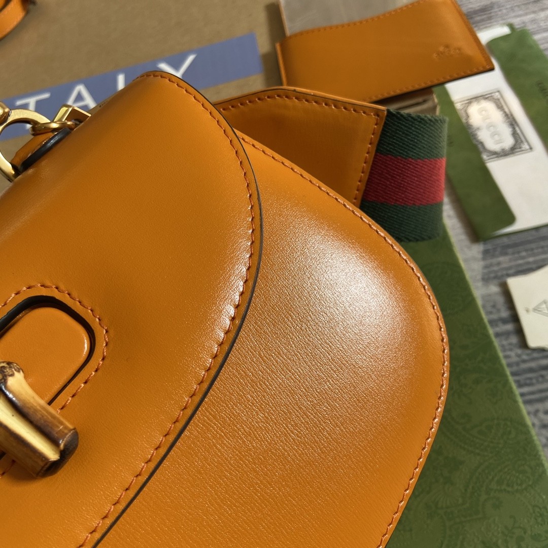 구찌 GUCCI 뱀부 1947 스몰 탑 핸들백