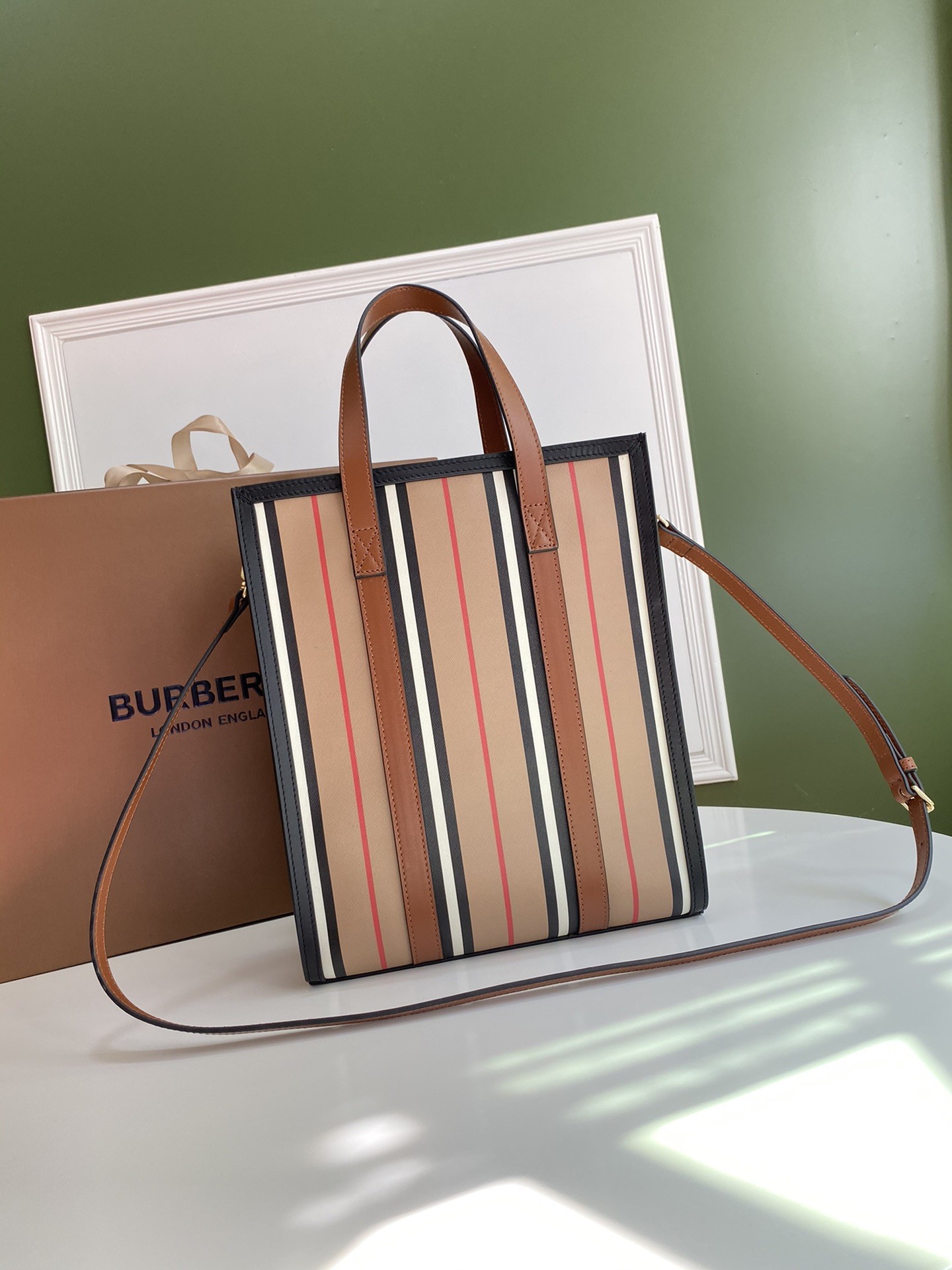 버버리 여성 토트 백