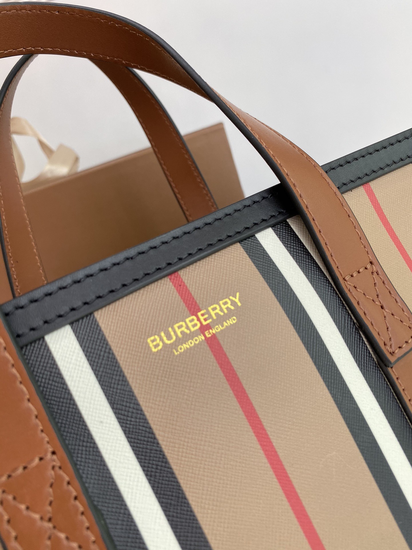 버버리 여성 토트 백