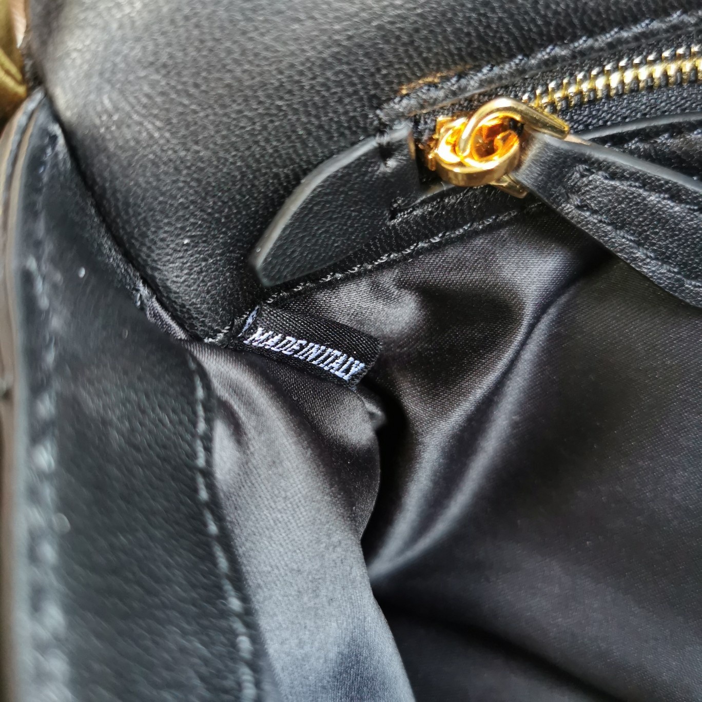 미우미우 마테라쎄 숄더백 미니