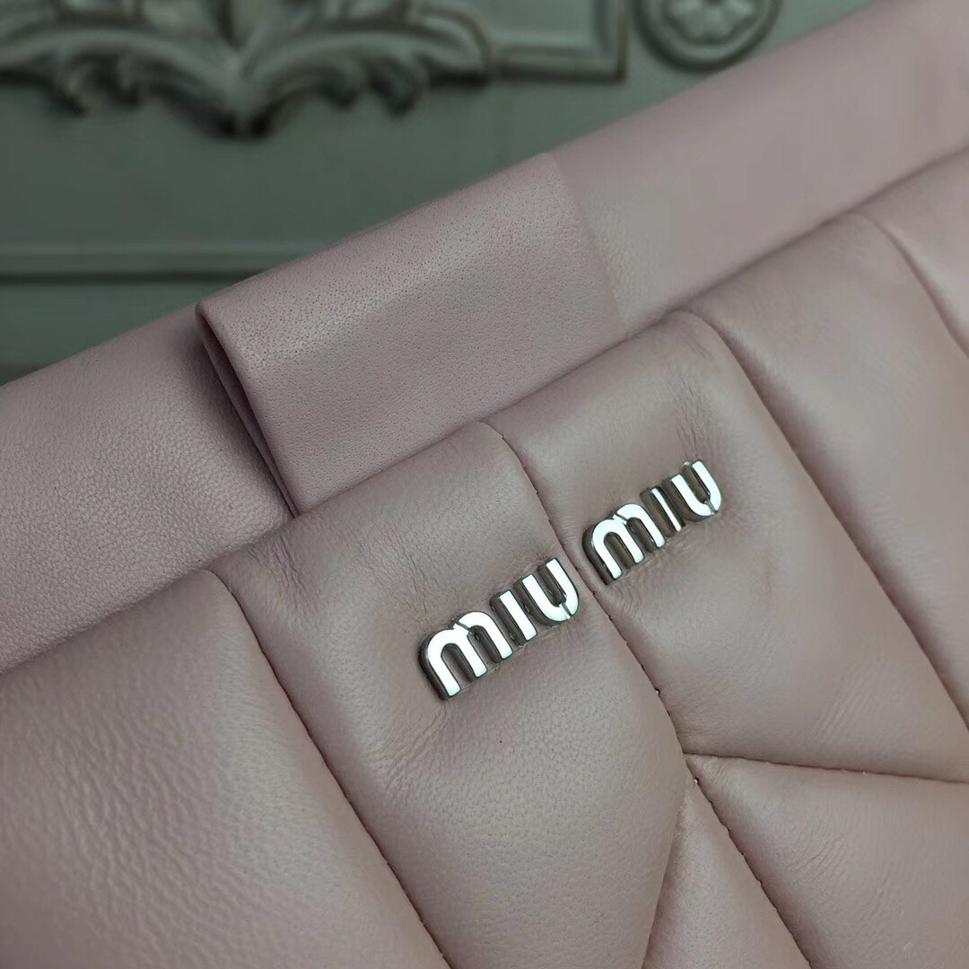 미우미우 숄더백