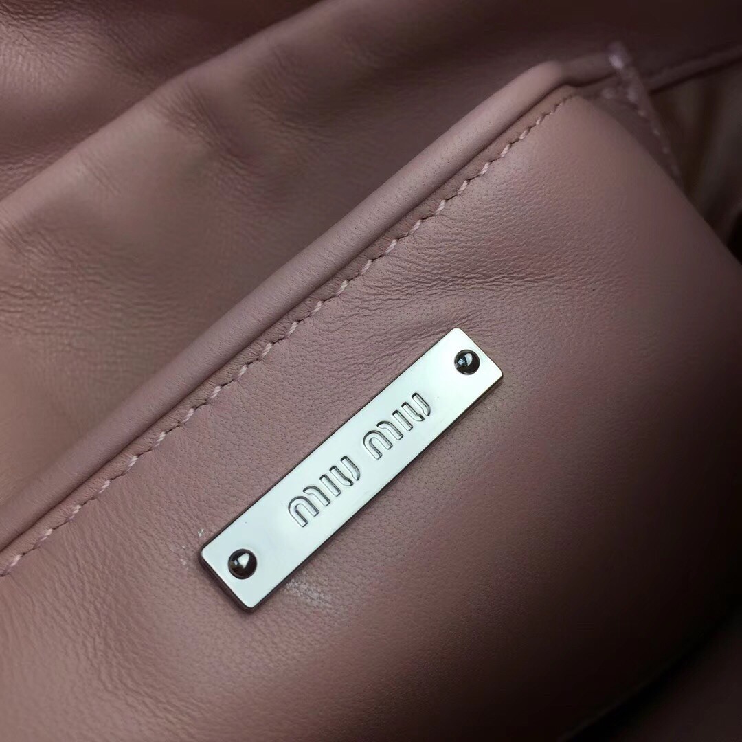미우미우 숄더백