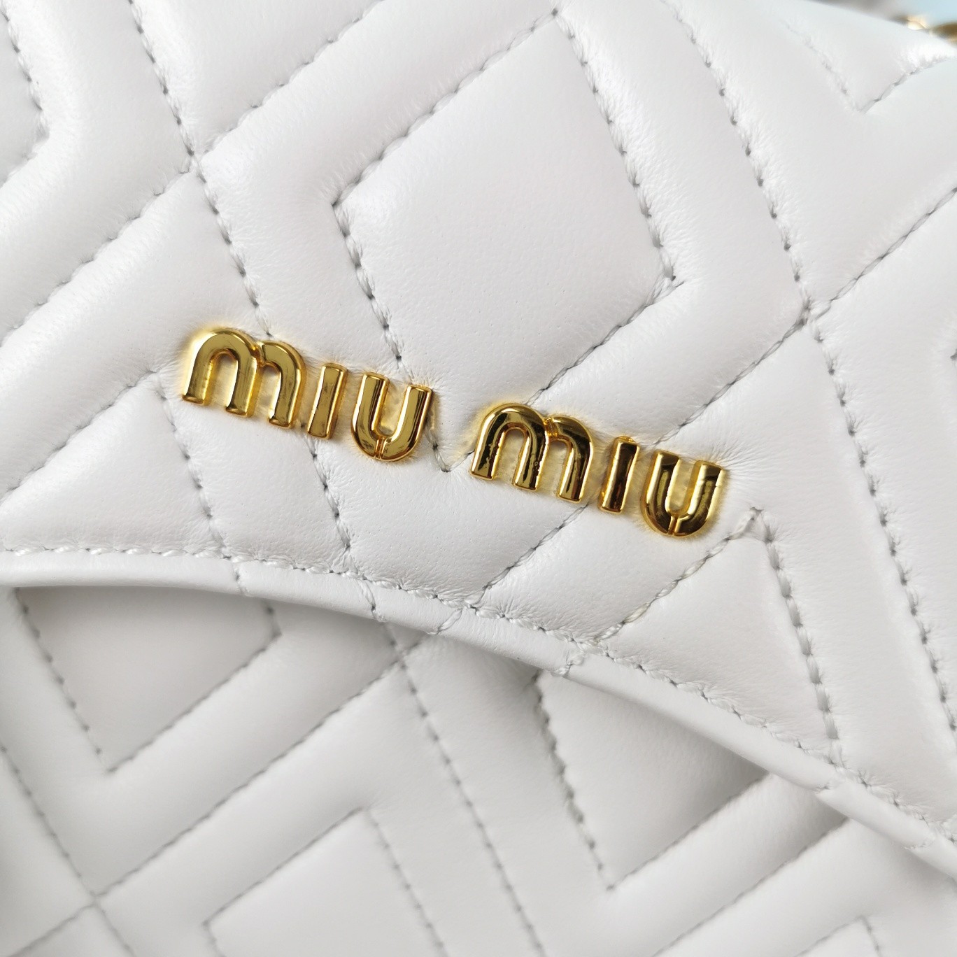 미우미우 마틀라세 체인 숄더백