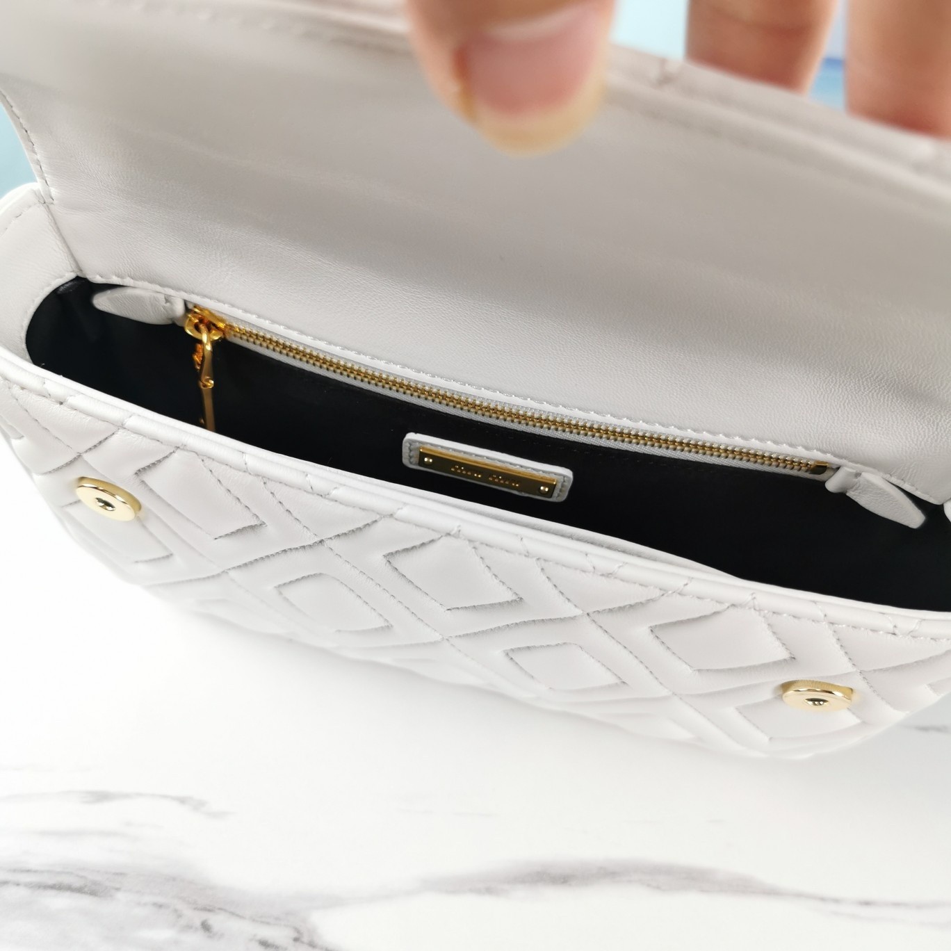 미우미우 마틀라세 체인 숄더백