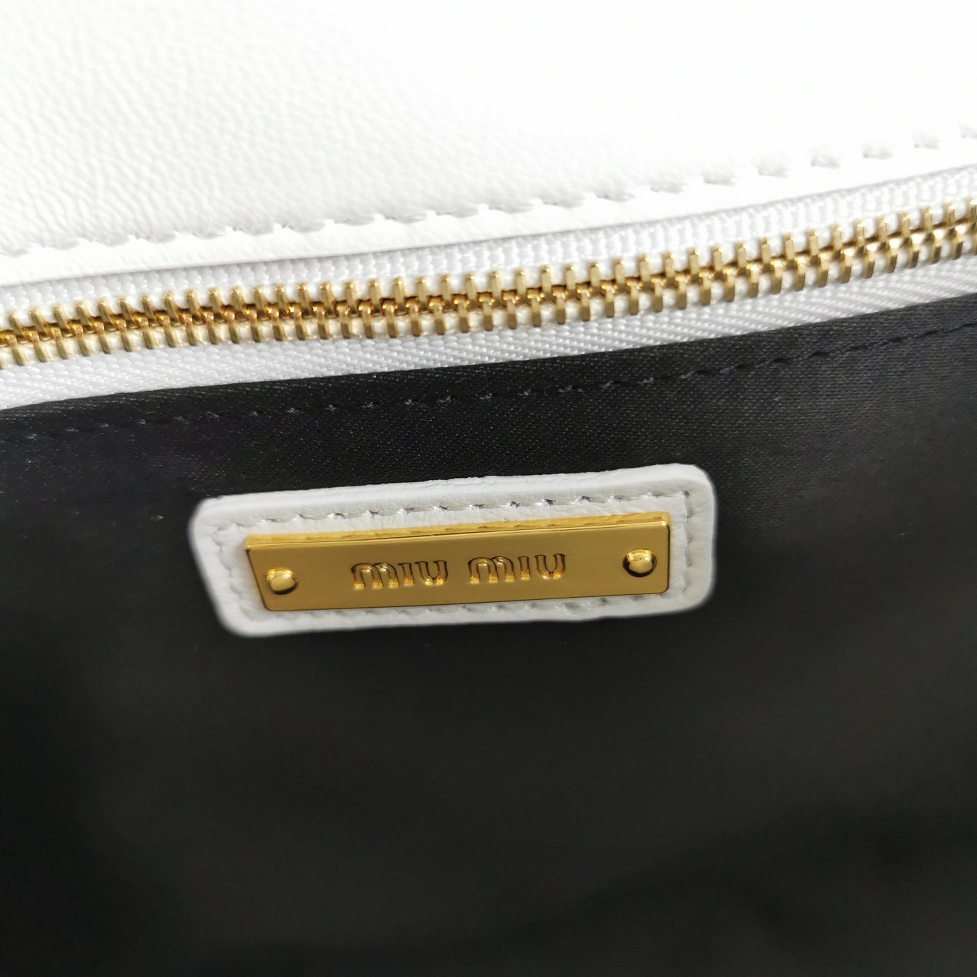 미우미우 마틀라세 체인 숄더백