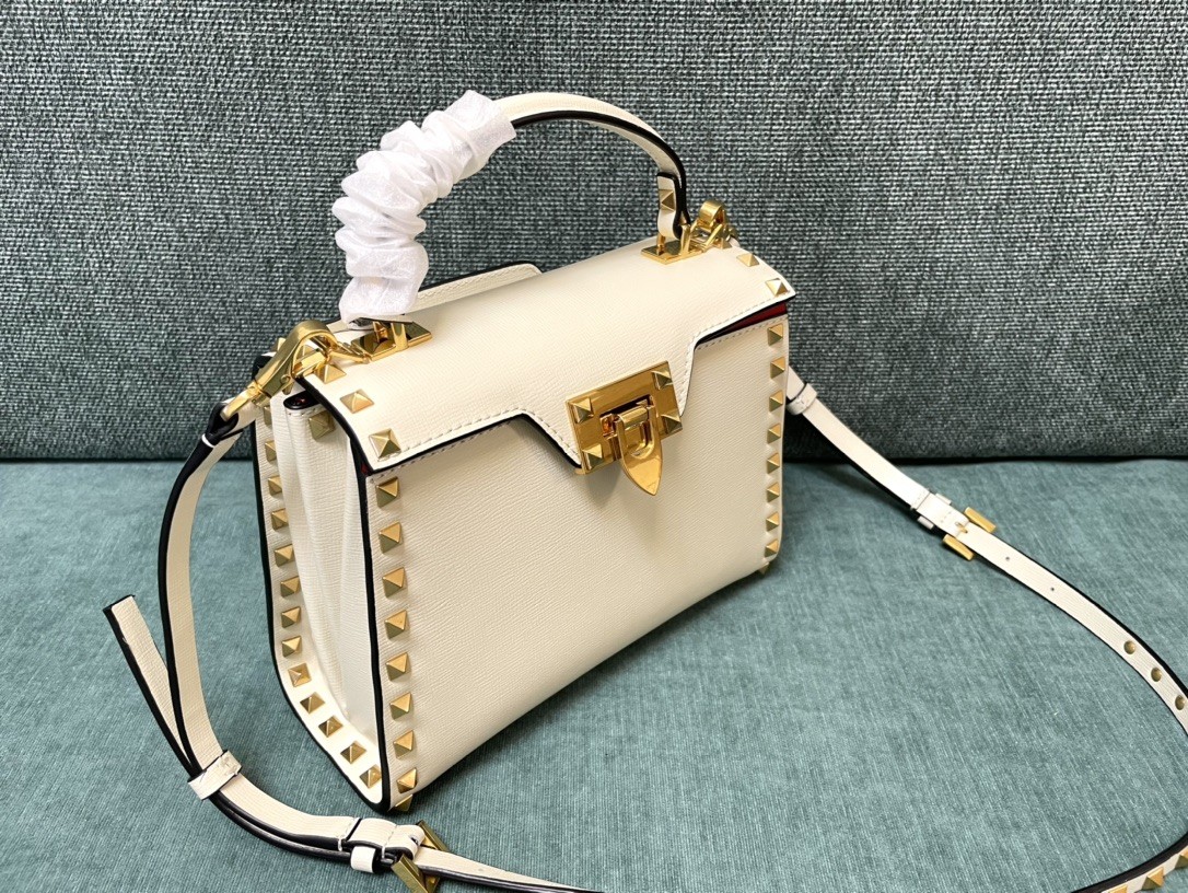 발렌티노 락스터드 알코브 토트백