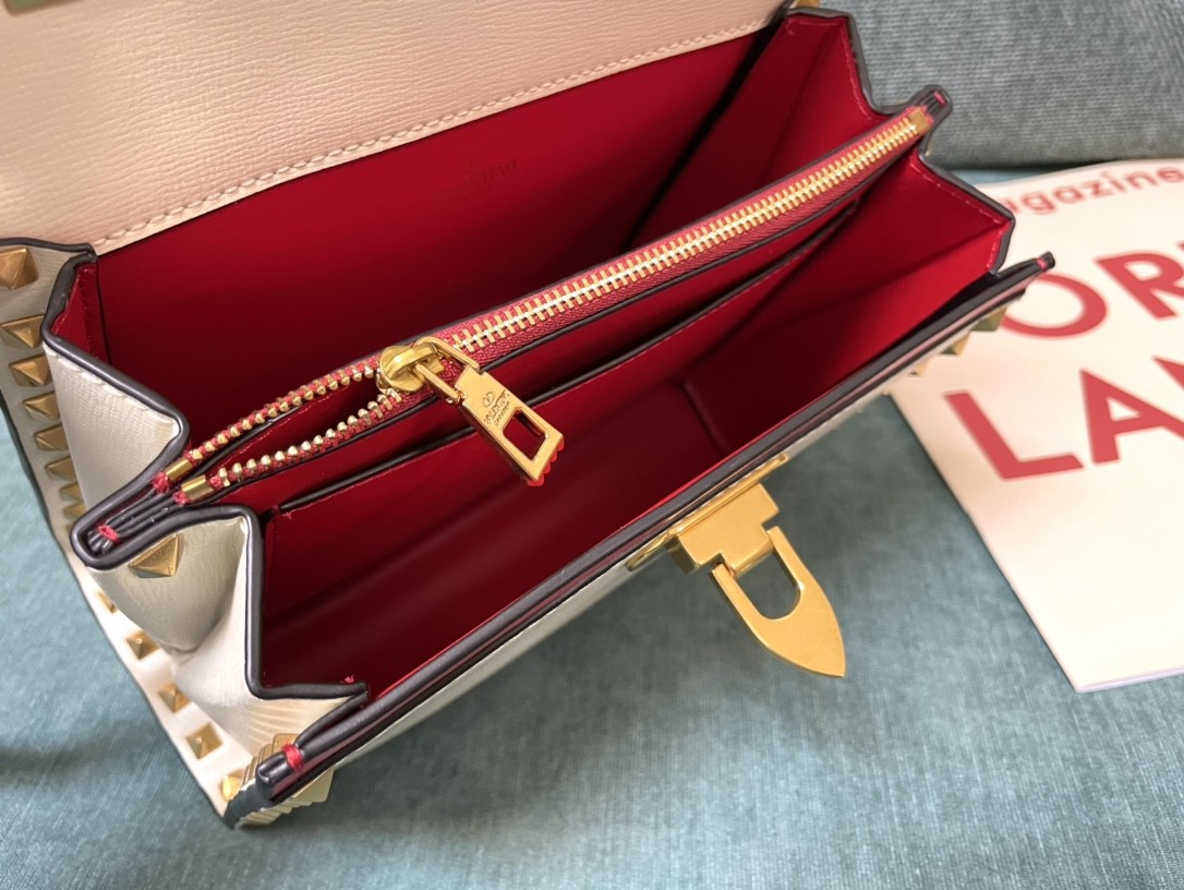 발렌티노 락스터드 알코브 토트백