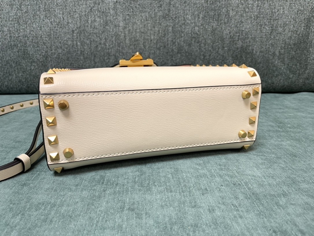 발렌티노 락스터드 알코브 토트백