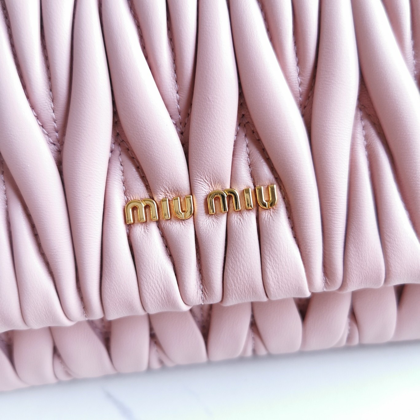 미우미우 마테라쎄 숄더백 미니