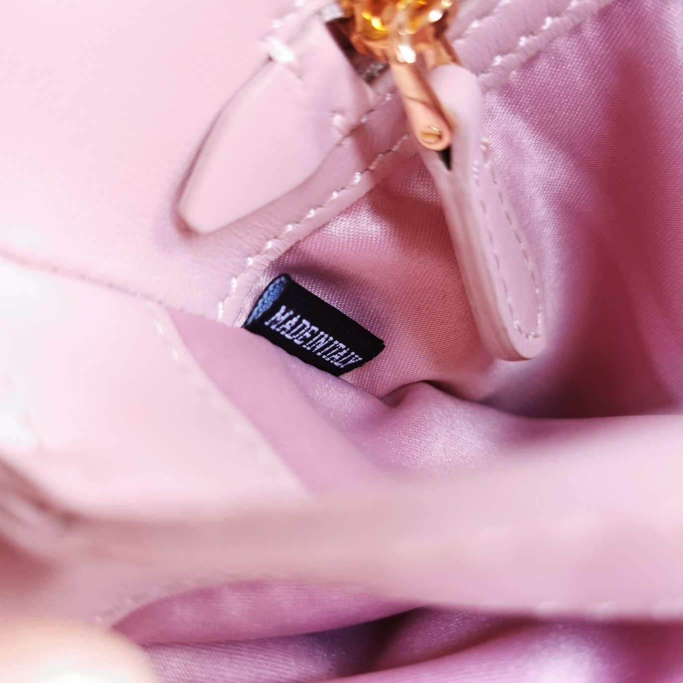 미우미우 마테라쎄 숄더백 미니