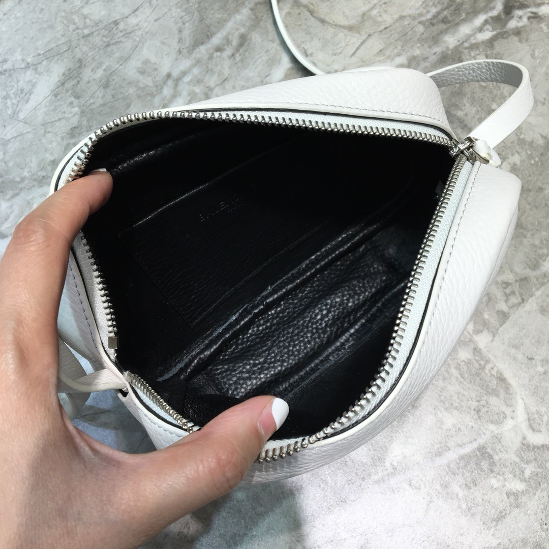 발렌시아가 크로스백