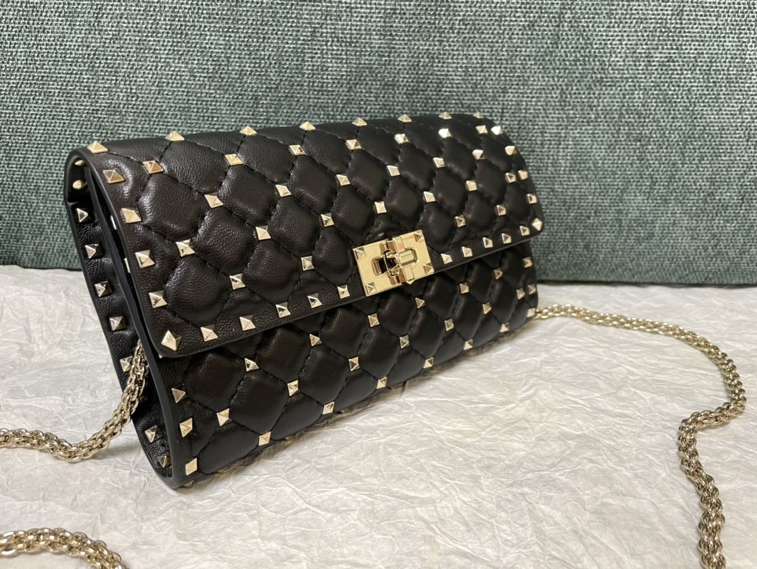 발렌티노 램스킨 락스터드 스파이크 체인백