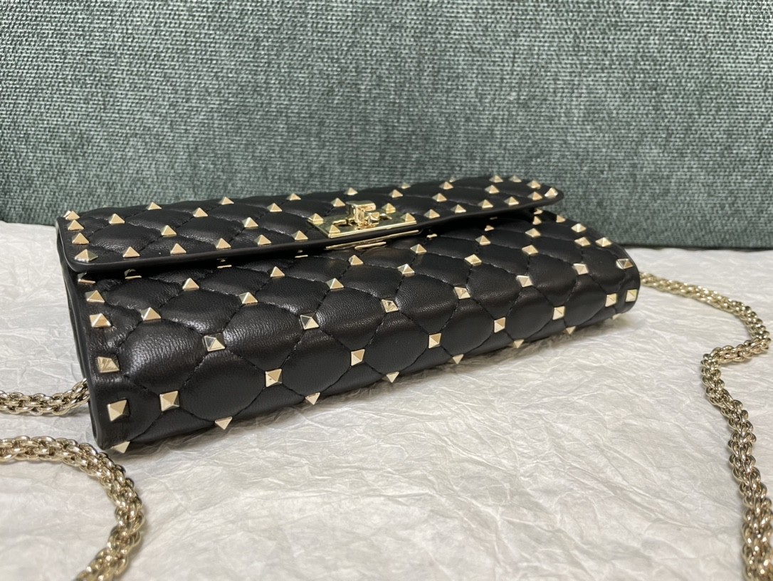 발렌티노 램스킨 락스터드 스파이크 체인백