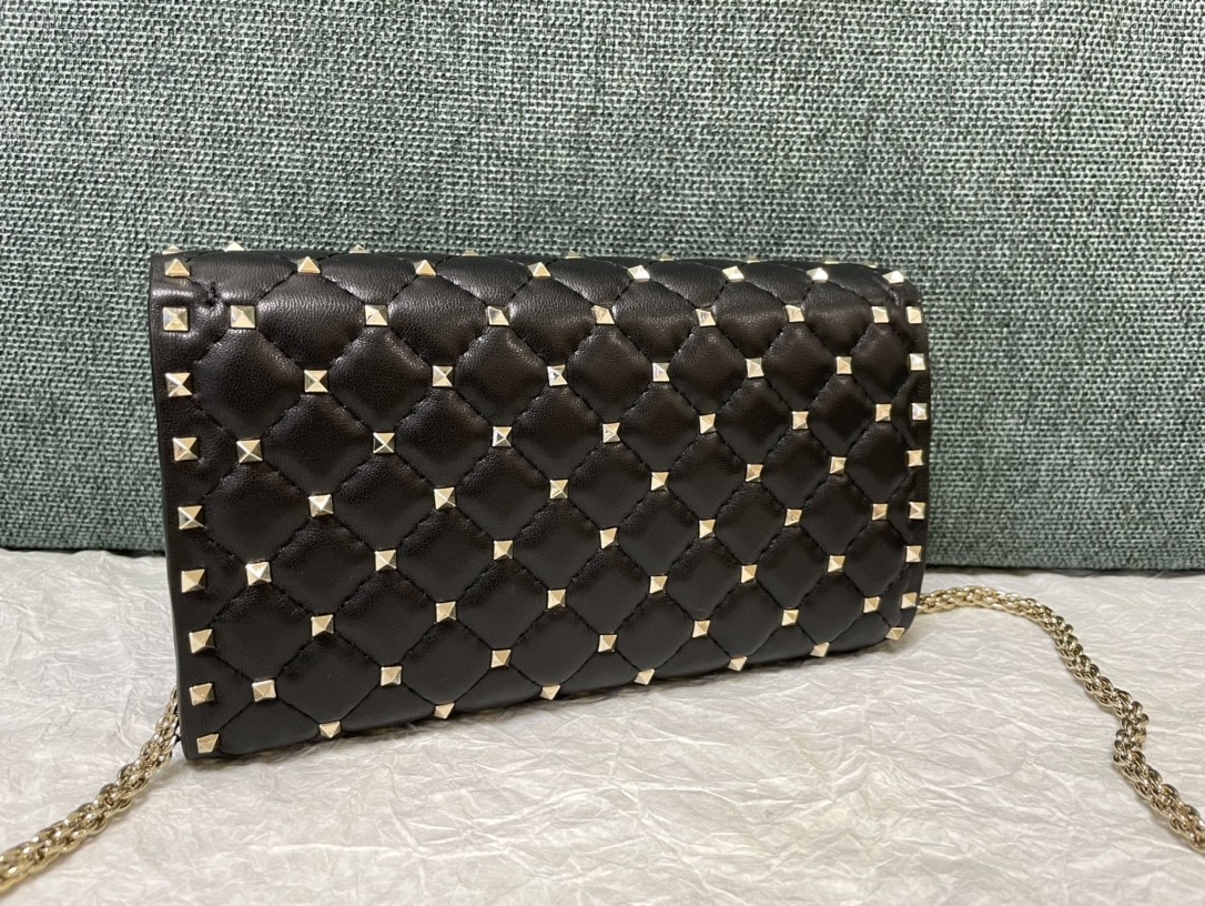 발렌티노 램스킨 락스터드 스파이크 체인백