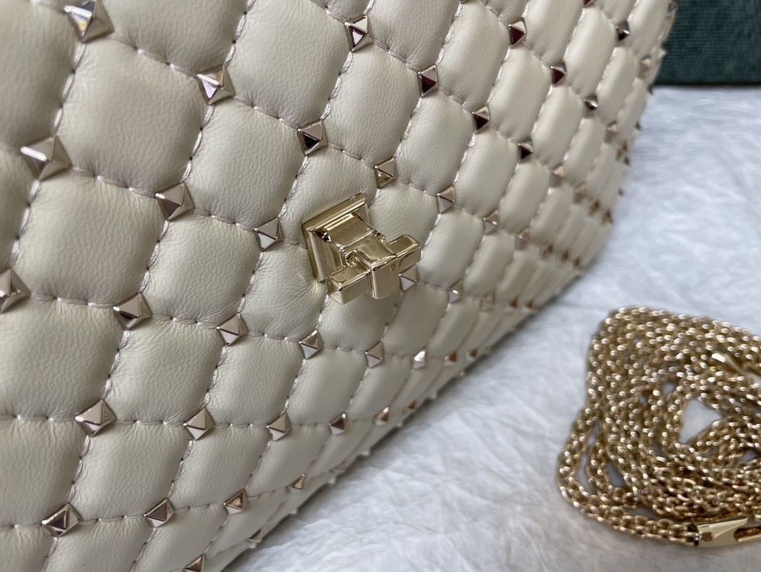 발렌티노 락스터드 스파이크 숄더백