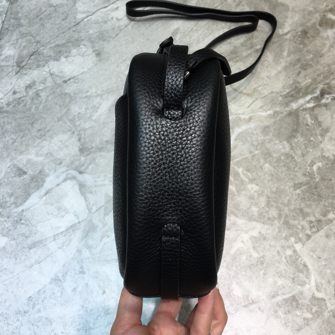 발렌시아가 크로스백