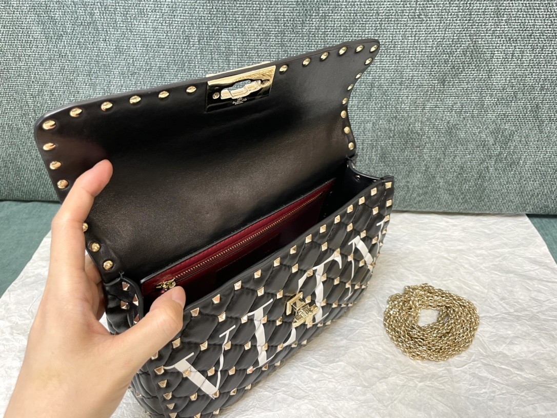 발렌티노 락스터드 스파이크 숄더백