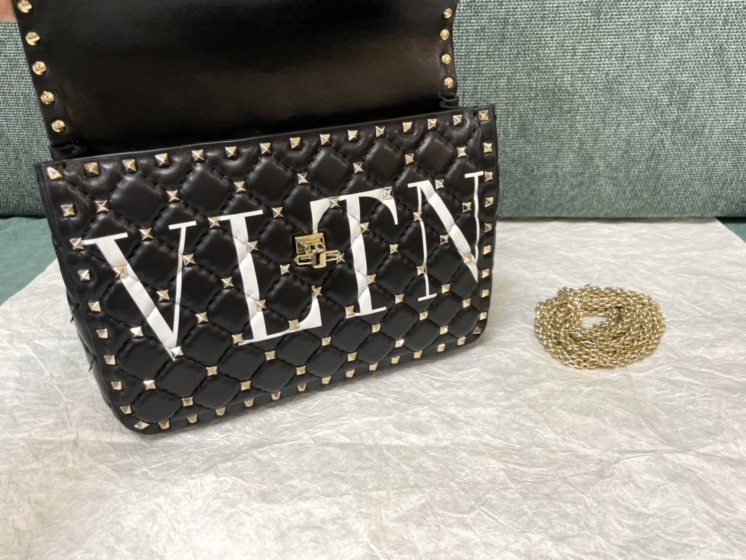 발렌티노 락스터드 스파이크 숄더백