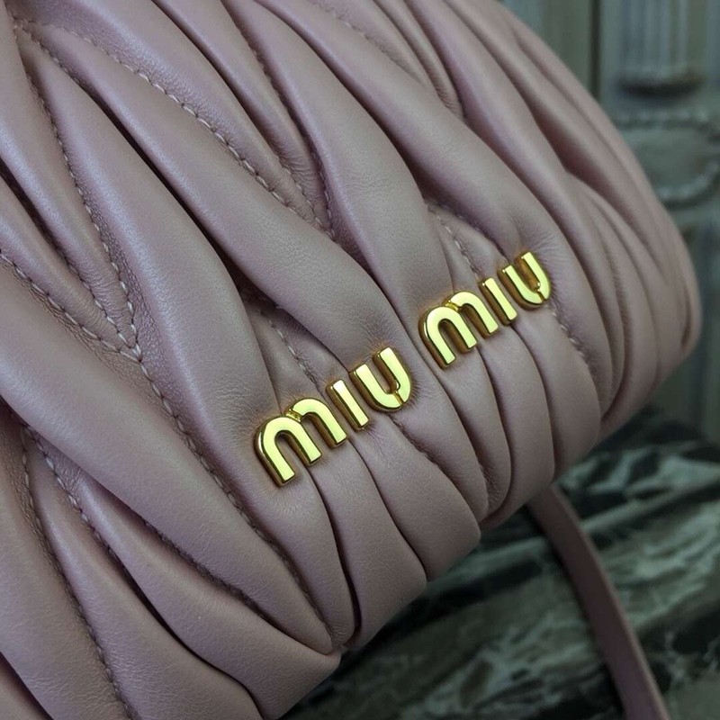 미우미우 마테라쎄 버킷백