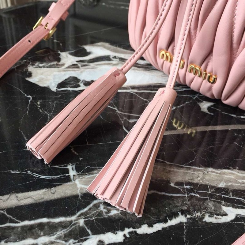 미우미우 마테라쎄 버킷백