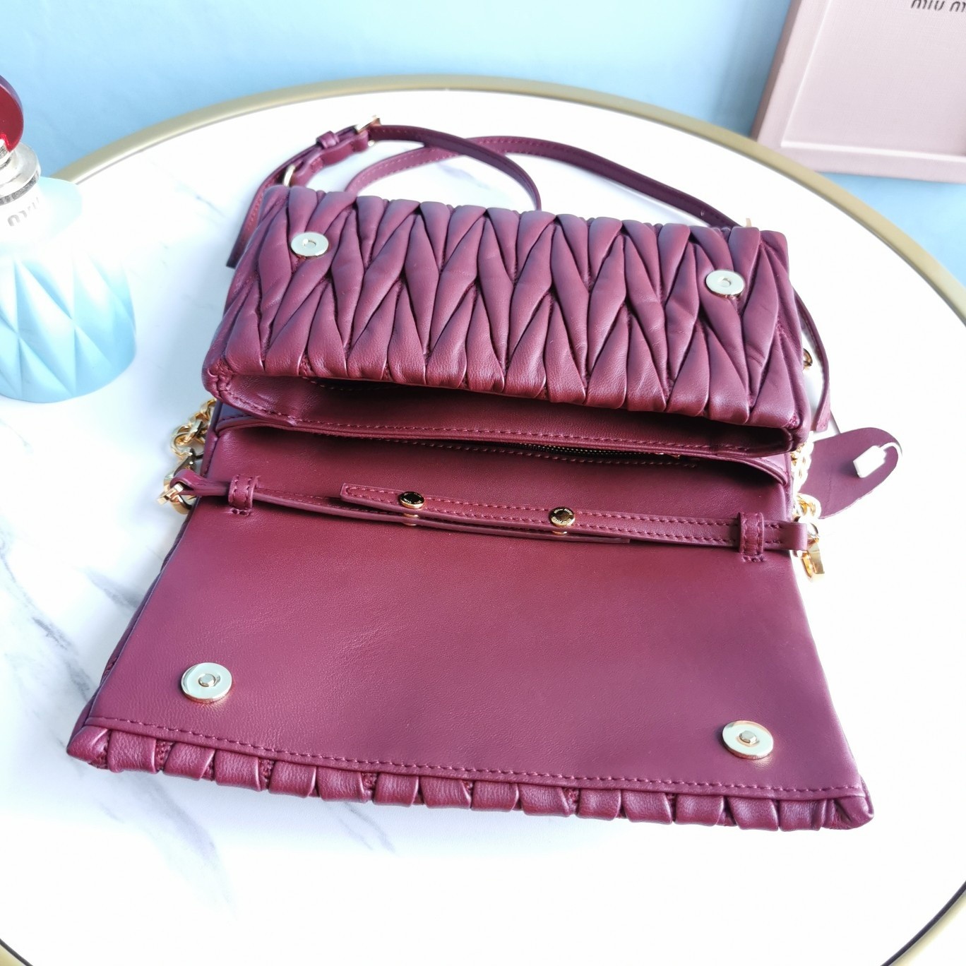 미우미우 마테라쎄 숄더백 미니