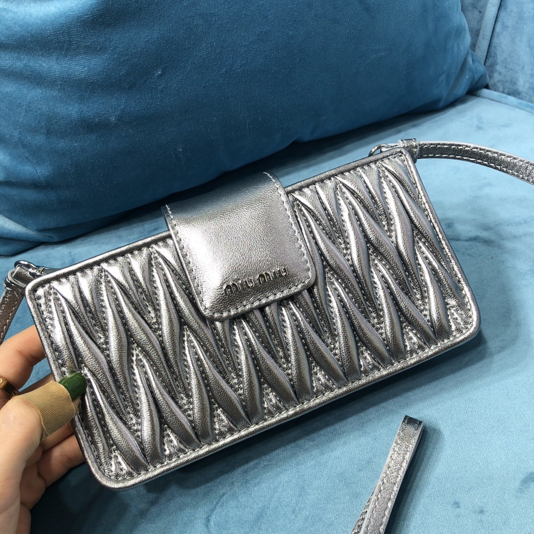 미우미우 숄더백