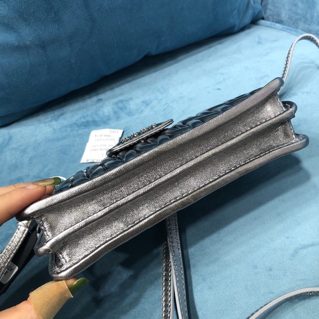 미우미우 숄더백