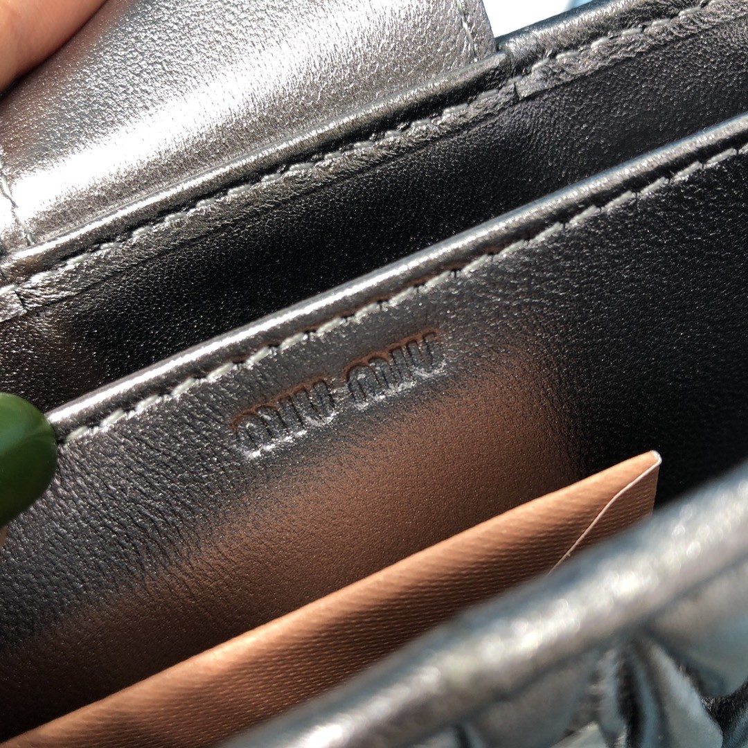 미우미우 숄더백