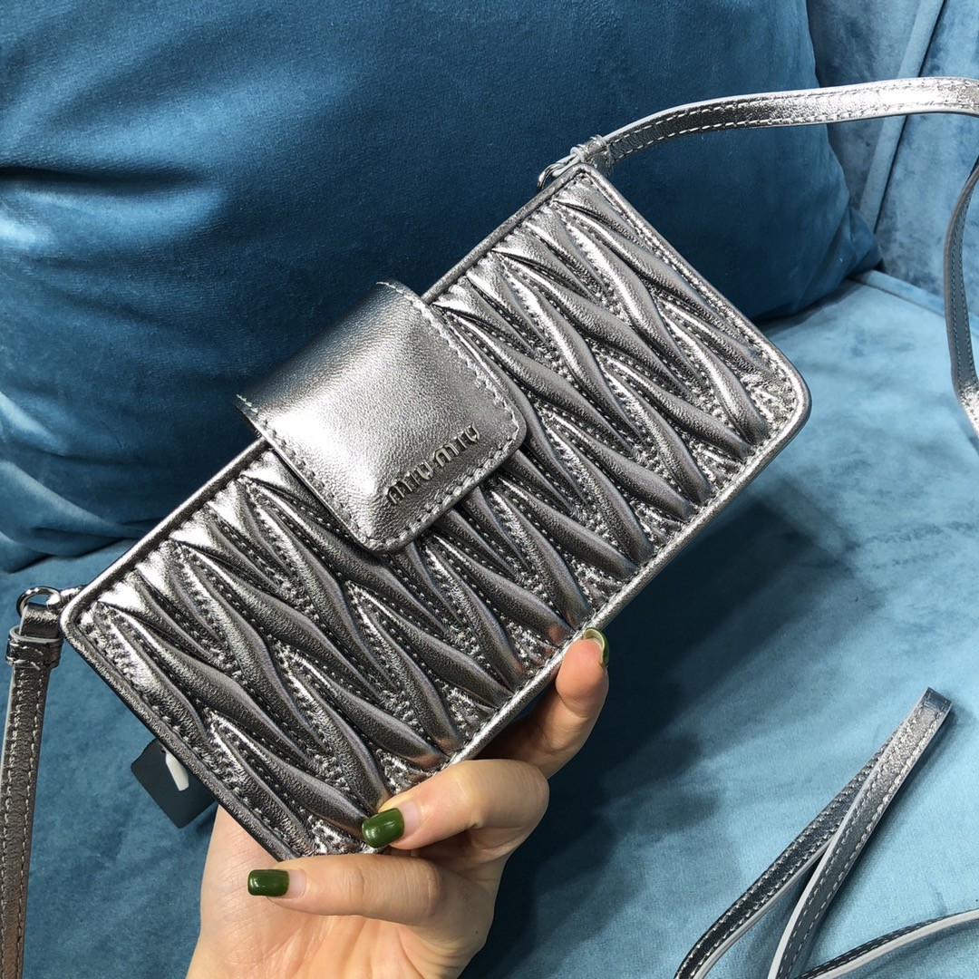 미우미우 숄더백